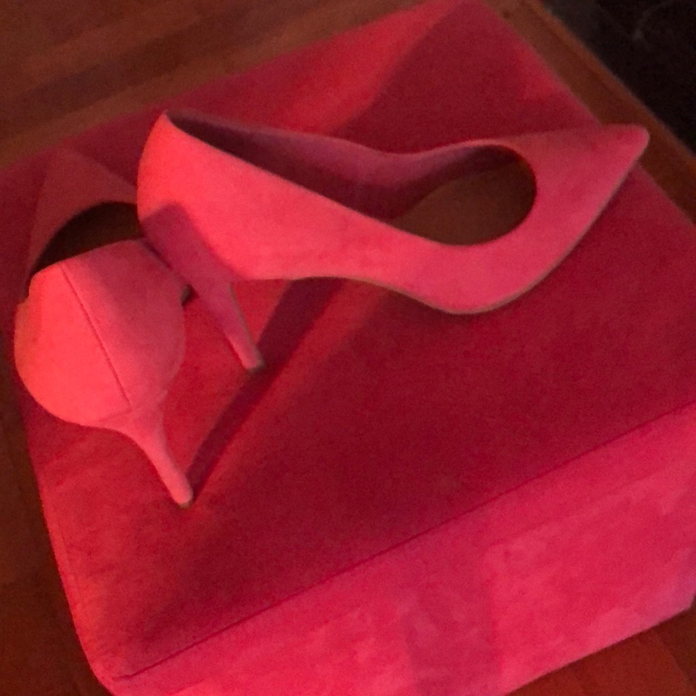 Pink pumps